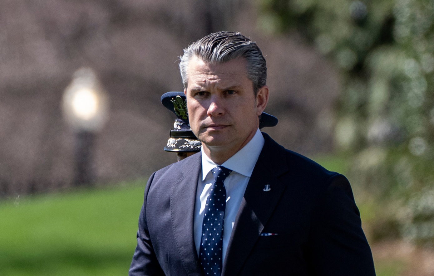 Πεντάγωνο σε πολεμική έκσταση: Ο  Χέγκσεθ ζητά 200 δισ. για να «σκοτώσει τους κακούς» στο Ιράν