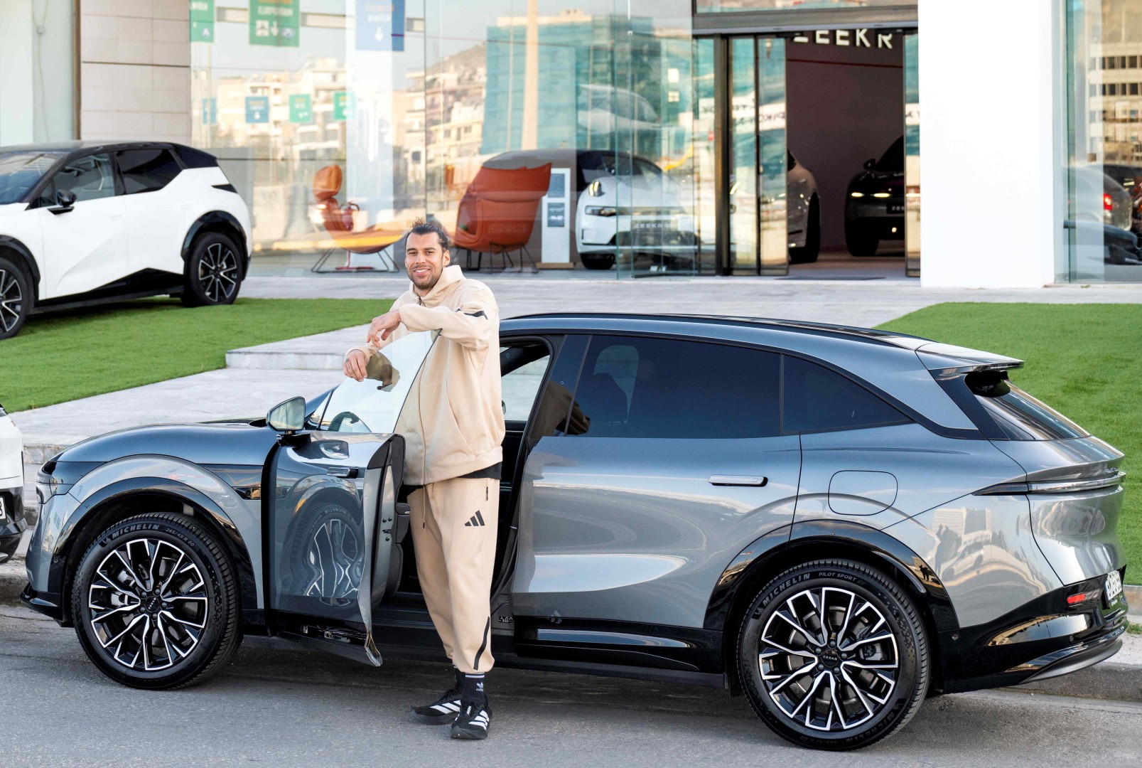 Η Zeekr επέλεξε τον Γιώργο Πρίντεζη ως Βrand Αmbassador στην Ελλάδα