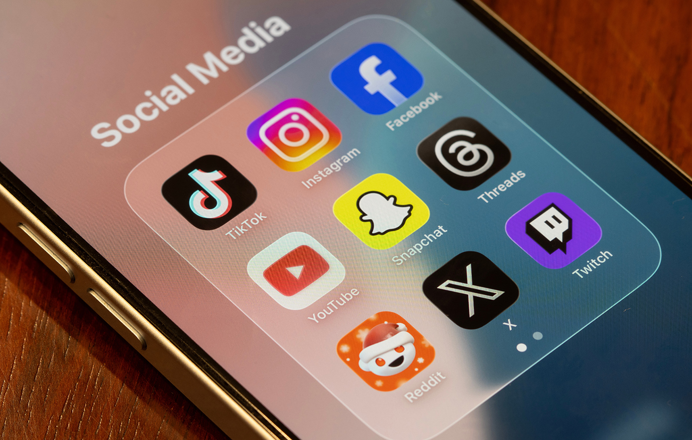 Σκάνδαλο στα social media: TikTok και Meta κατηγορούνται ότι «σερβίρουν» επικίνδυνο περιεχόμενο για να γίνουν viral