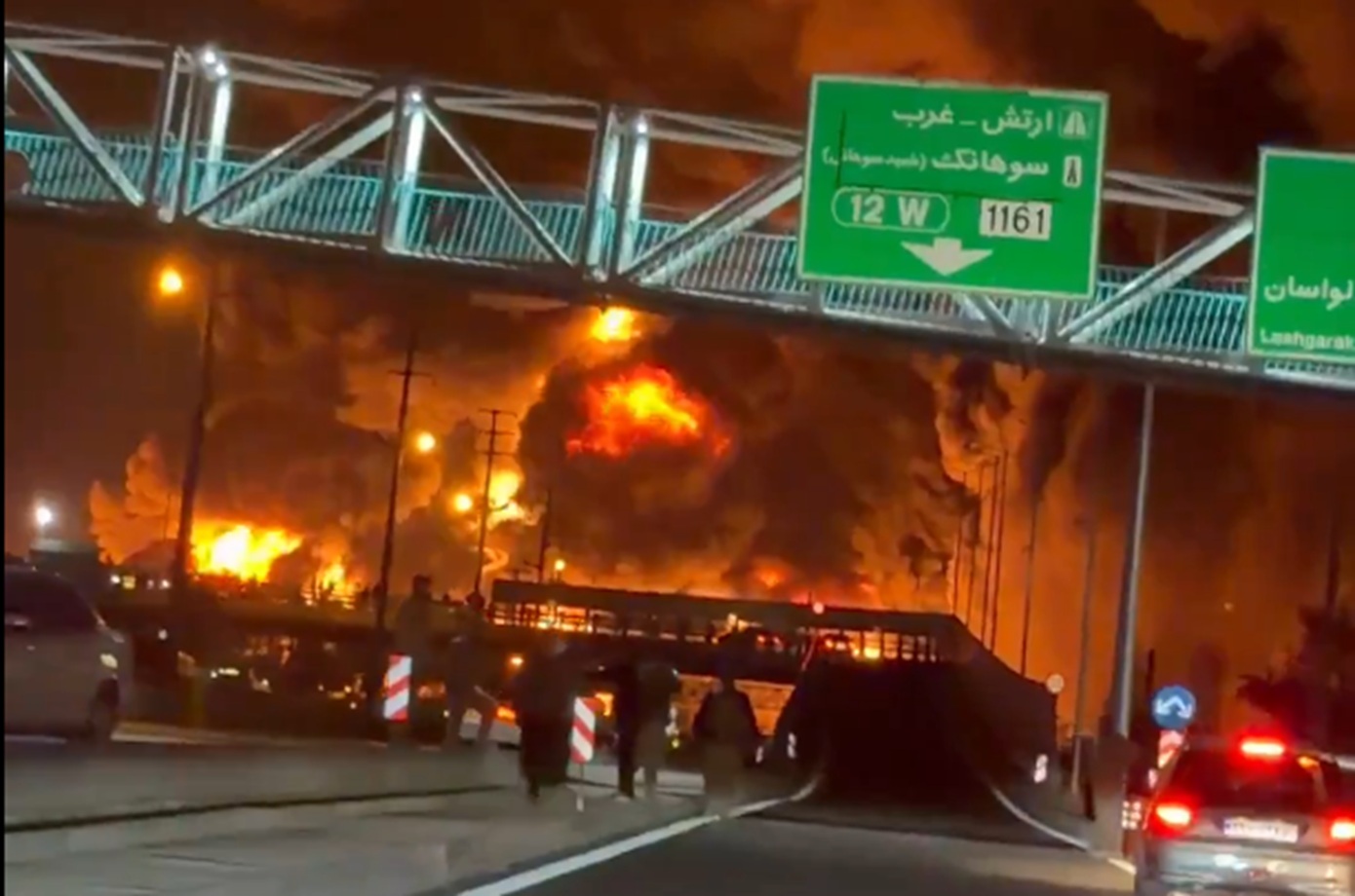 Τέσσερις νεκροί από τα νυχτερινά πλήγματα του Ισραήλ σε ενεργειακές εγκαταστάσεις του Ιράν στην Τεχεράνη &#8211; Δείτε βίντεο