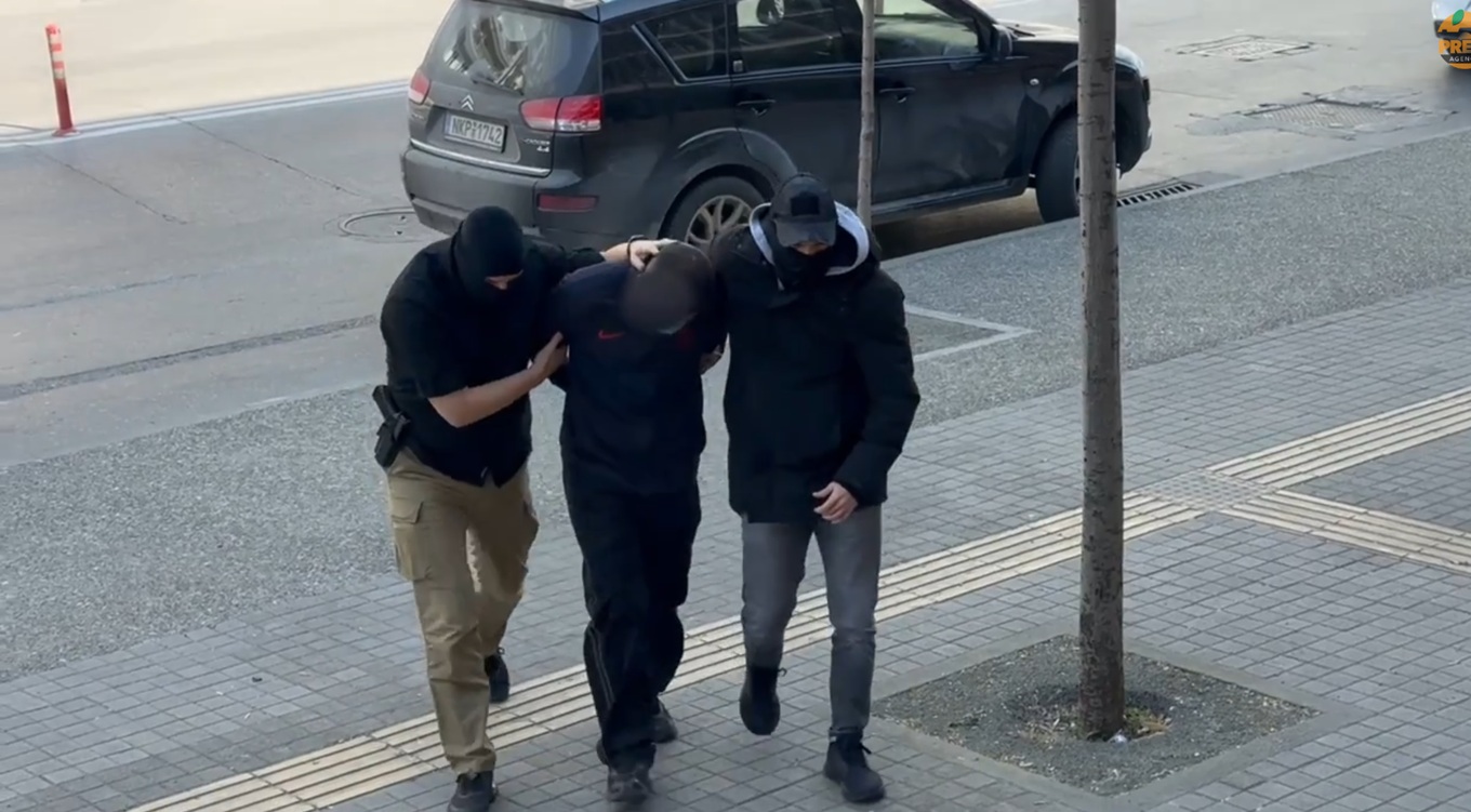 Υπό κράτηση ο 23χρονος για το φονικό στην Καλαμαριά &#8211; Υποστήριξε ότι κάρφωσε τον 20χρονο πέφτοντας στο έδαφος αμυνόμενος