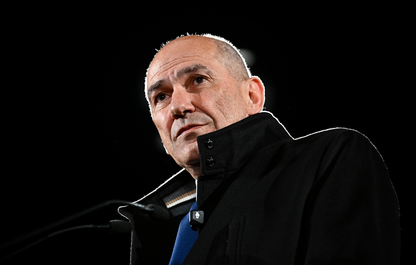 Σλοβενία σε ηλεκτροσόκ: ο φιλοτραμπικός Γιάνεζ Γιάνσα ετοιμάζεται για μεγάλη ανατροπή στις κάλπες