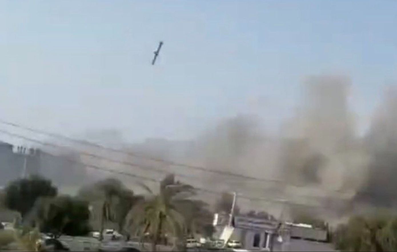 Νέο βίντεο από το πλήγμα σε σχολείο στο Ιράν – Πύραυλος Tomahawk φαίνεται να πέφτει στο σημείο της τραγωδίας