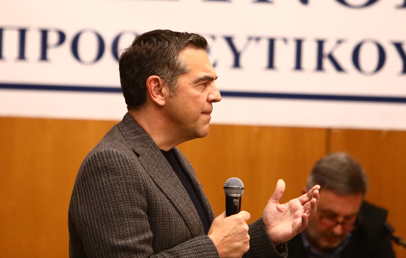 Στη Θεσσαλονίκη βρίσκεται ο πρώην πρωθυπουργός Αλέξης Τσίπρας, όπου αναμένεται να παραστεί σε εκδήλωση που διοργανώνουν ομάδες πρωτοβουλίας πολιτών για την ανασύνθεση του προοδευτικού χώρου.