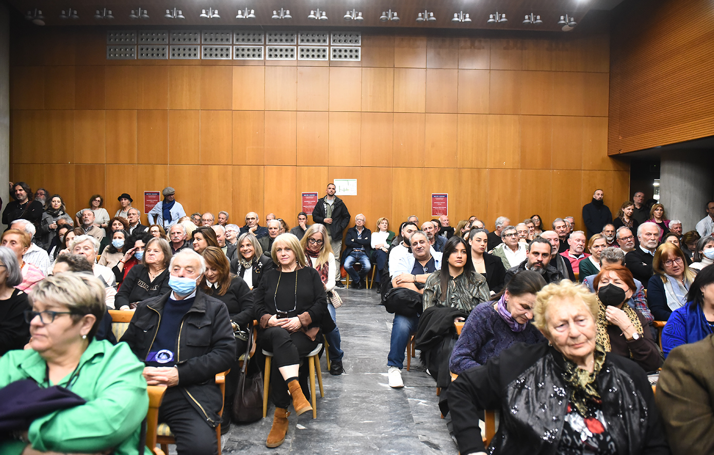 Στη Θεσσαλονίκη βρίσκεται ο πρώην πρωθυπουργός Αλέξης Τσίπρας, όπου αναμένεται να παραστεί σε εκδήλωση που διοργανώνουν ομάδες πρωτοβουλίας πολιτών για την ανασύνθεση του προοδευτικού χώρου.