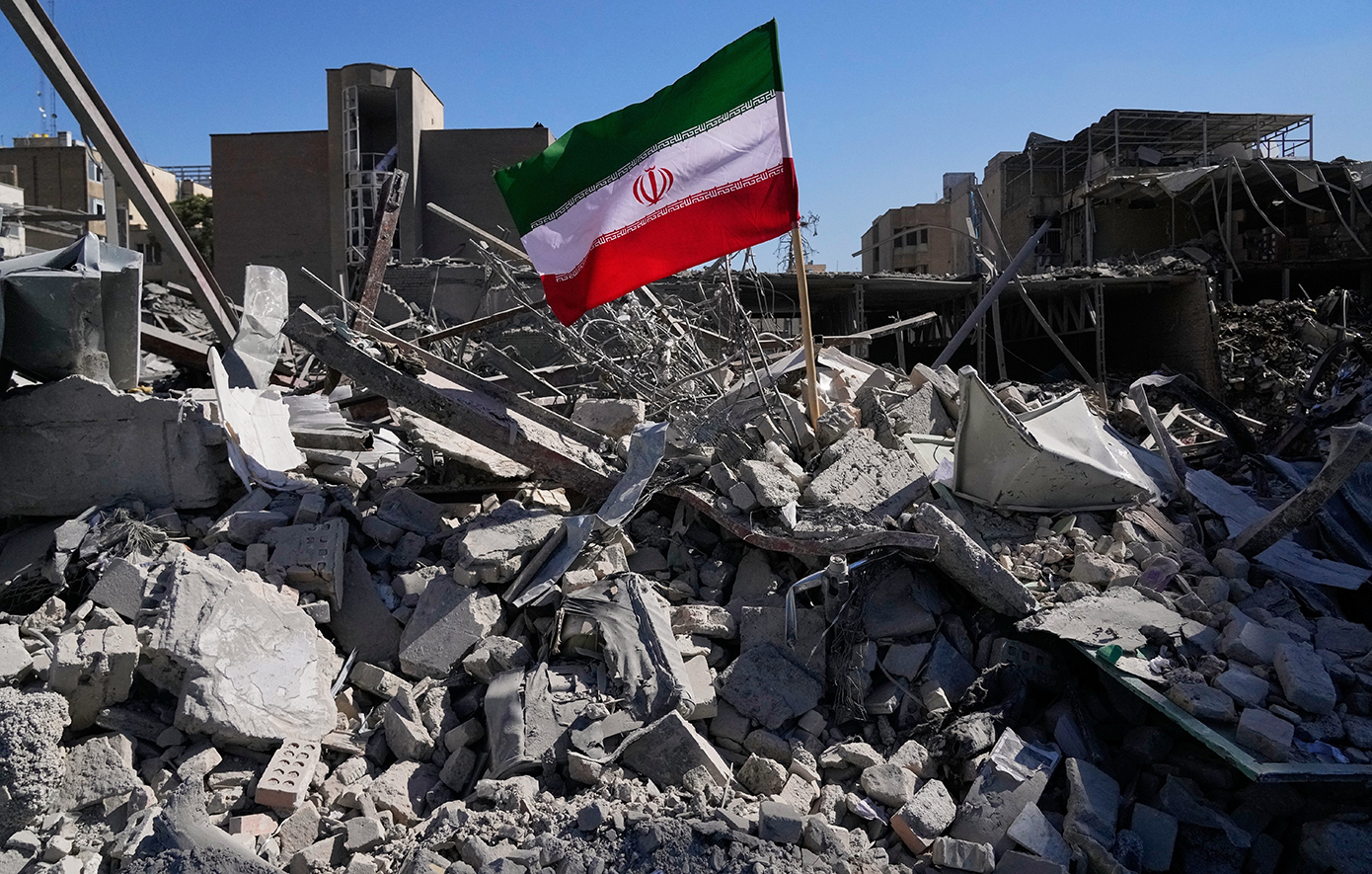 Σκηνές αποκάλυψης στην Τεχεράνη &#8211; Κατεστραμμένα ολόκληρα οικοδομικά τετράγωνα και άδειοι δρόμοι