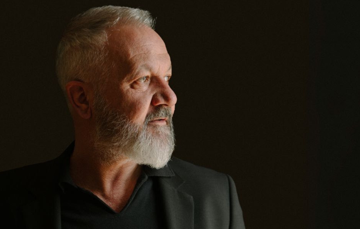 Ο Χρήστος Θηβαίος γιορτάζει 30 χρόνια στο τραγούδι, παρέα με τους εκλεκτούς του φίλους