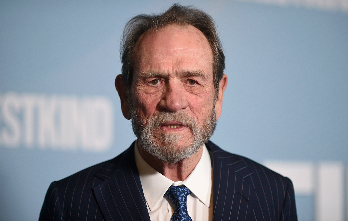 Ο Τόμι Λι Τζόουνς στο «The Lowdown»: Ο πρώτος του τηλεοπτικός ρόλος μετά από 4 δεκαετίες