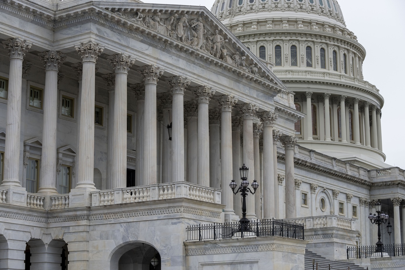 Μετά τη Γερουσία, και η Βουλή των Αντιπροσώπων λέει «όχι» στον περιορισμό εξουσιών Τραμπ για το Ιράν