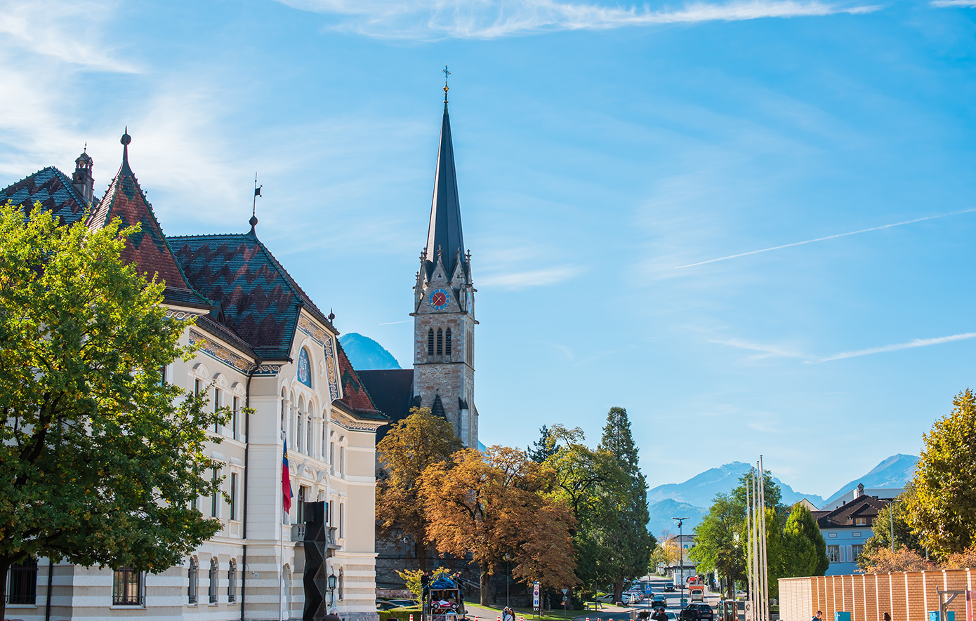 Βαντούζ: Ανακαλύψτε την πρωτεύουσα του Λιχτενστάιν, με τα μεσαιωνικά κάστρα και τα αλπικά τοπία