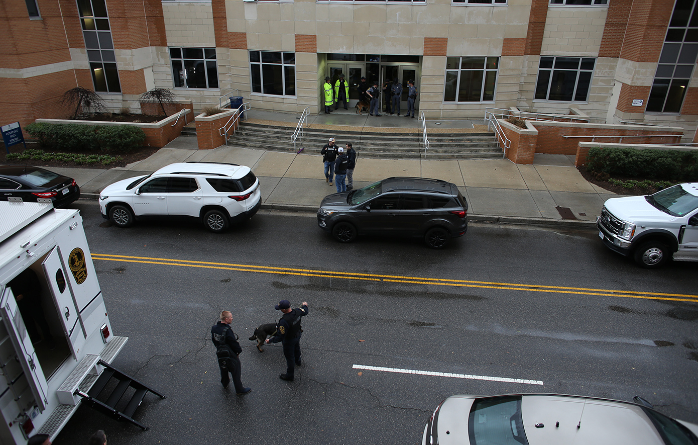 Ένας νεκρός και δύο τραυματίες ο τελικός απολογισμός της επίθεσης ενόπλου στο πανεπιστήμιο της Βιρτζίνια &#8211; «Τρομοκρατική ενέργεια», λέει το FBI