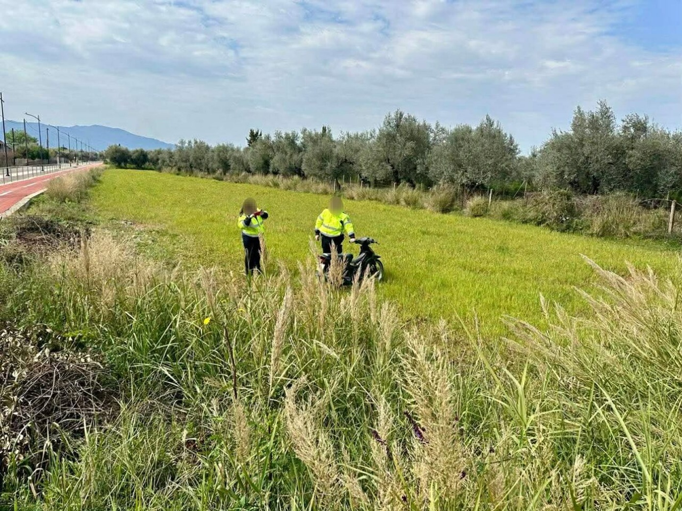 Αγρίνιο: Σύγκρουση μοτοσικλέτας με αυτοκίνητο &#8211; Σε χωράφι εκσφενδονίστηκεο οδηγός του δίκυκλου