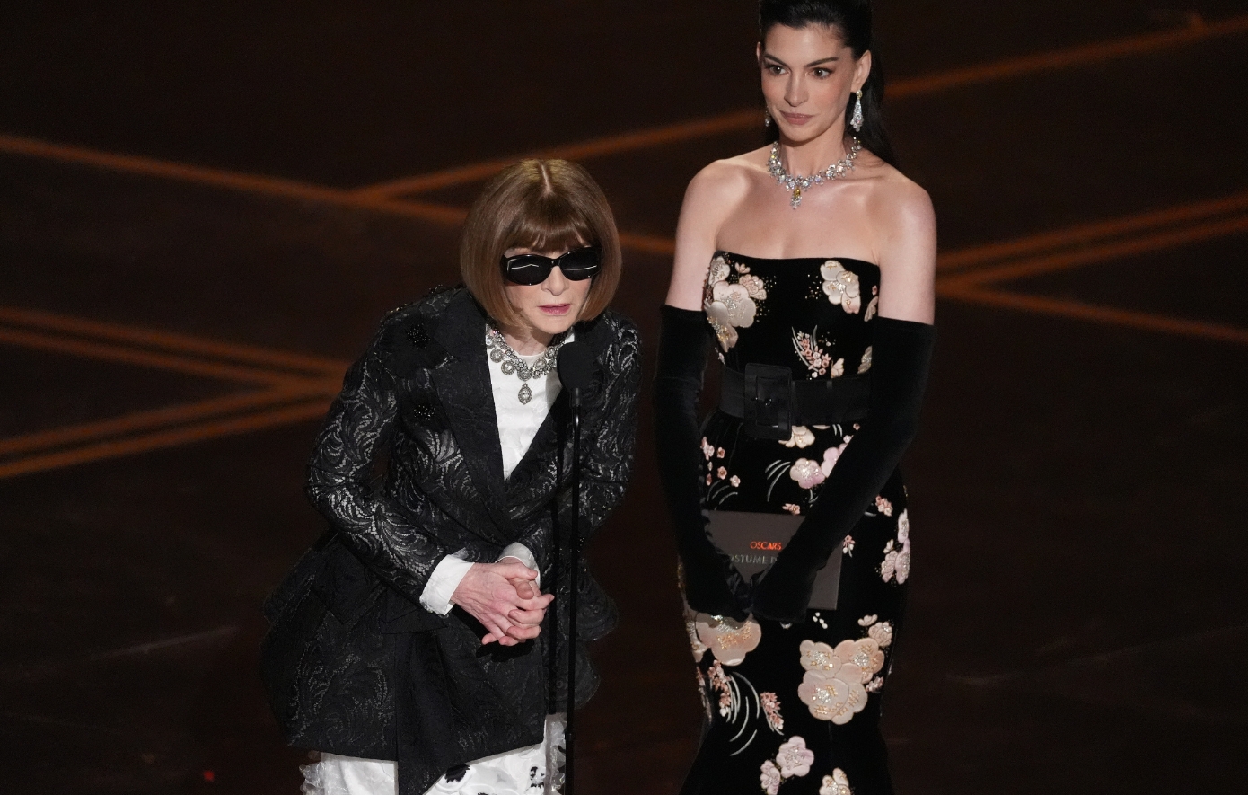 ANNA ΓΟΥΙΝΤΟΥΡ ΑΝ ΧΑΘΑΓΟΥΕΙ