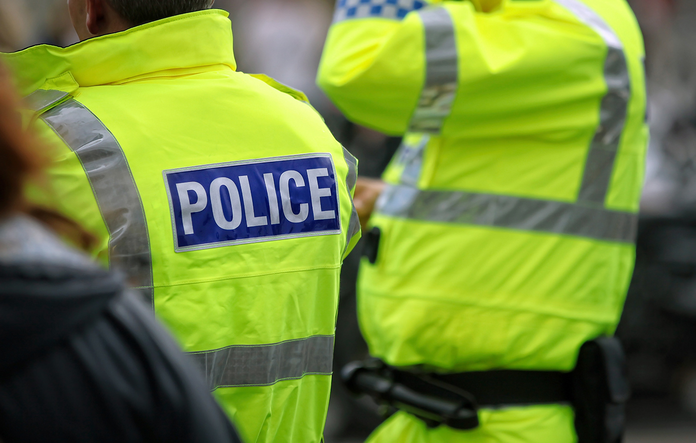 Φρίκη στο πάρκινγκ ενός σούπερ μάρκετ: Τρεις έφηβοι βίαζαν εναλλάξ 13χρονη και μοιράστηκαν το βίντεο