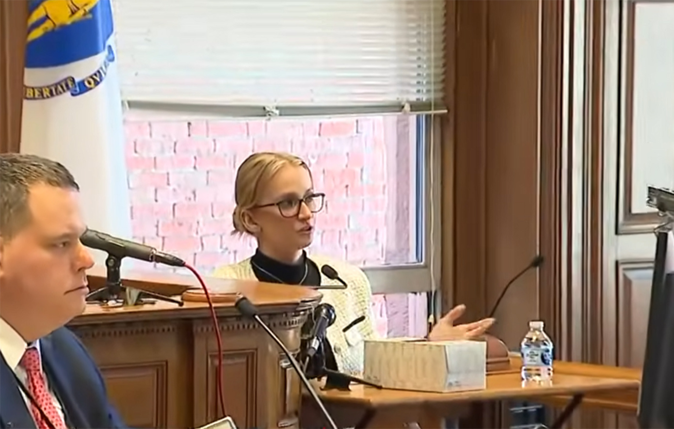 Απόφαση-έκπληξη δικαστηρίου για την αστυνομικό που πυροβολήθηκε από συνάδελφό της και στη συνέχεια κατηγορήθηκε για επίθεση εναντίον του