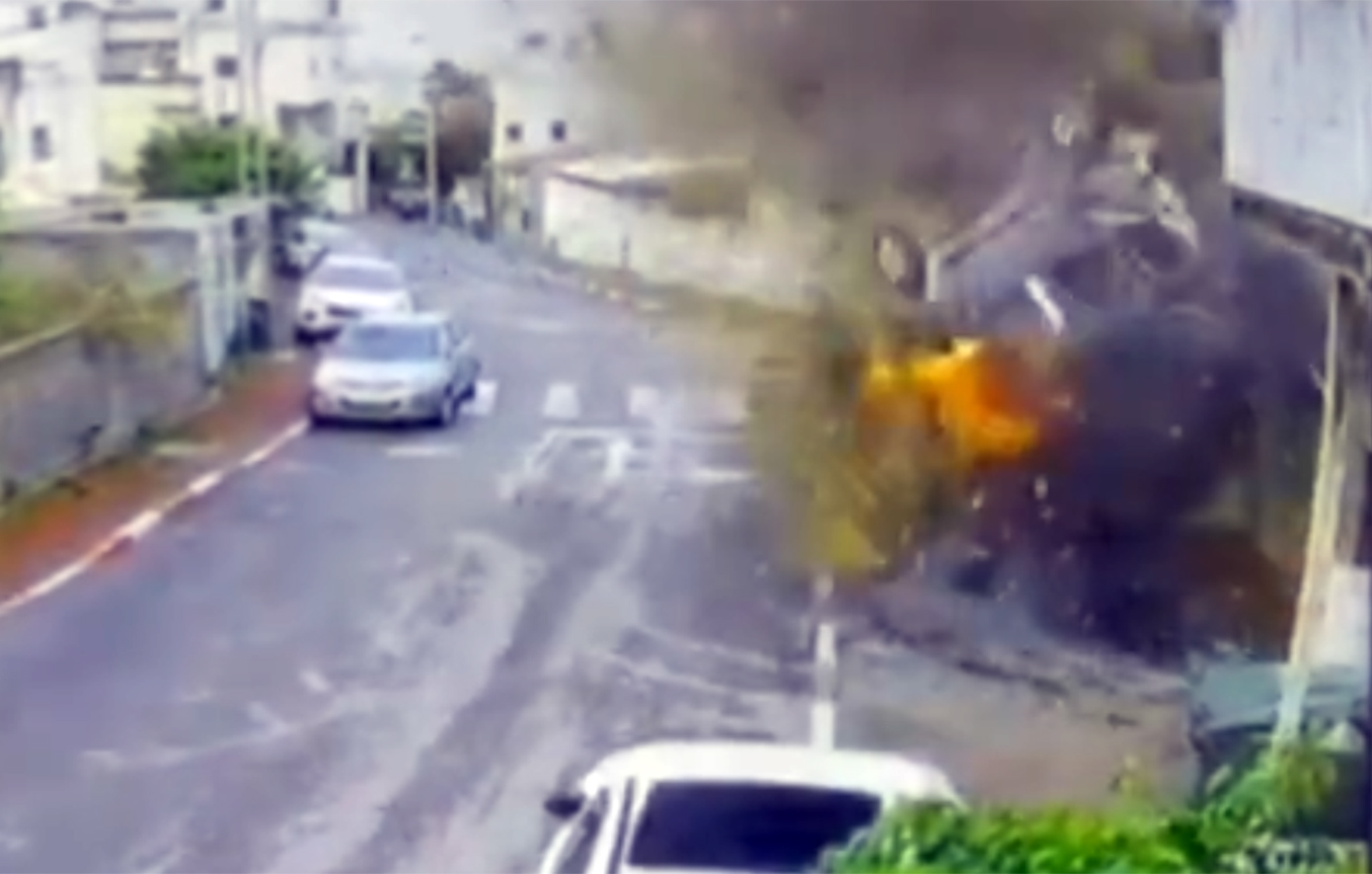 Ιρανική ομοβροντία πυραύλων προς το Ισραήλ έπειτα από 14 ώρες ηρεμίας, η στιγμή της επίθεσης στην πόλη Καφρ Κασίμ