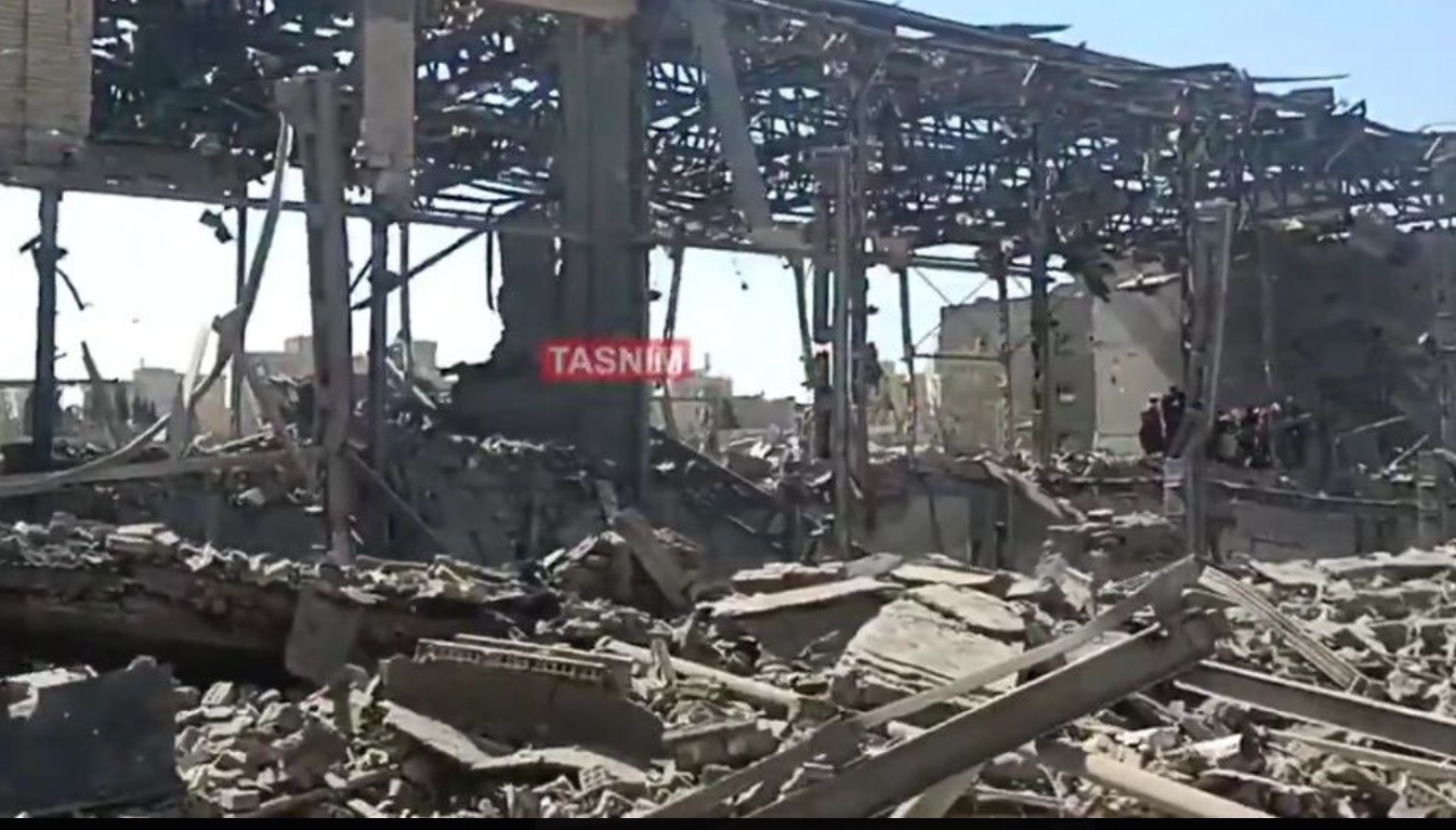 Ιρανικά ΜΜΕ: «Καταστράφηκε το κλειστό στάδιο Αζάντι της Τεχεράνης από βομβαρδισμούς»