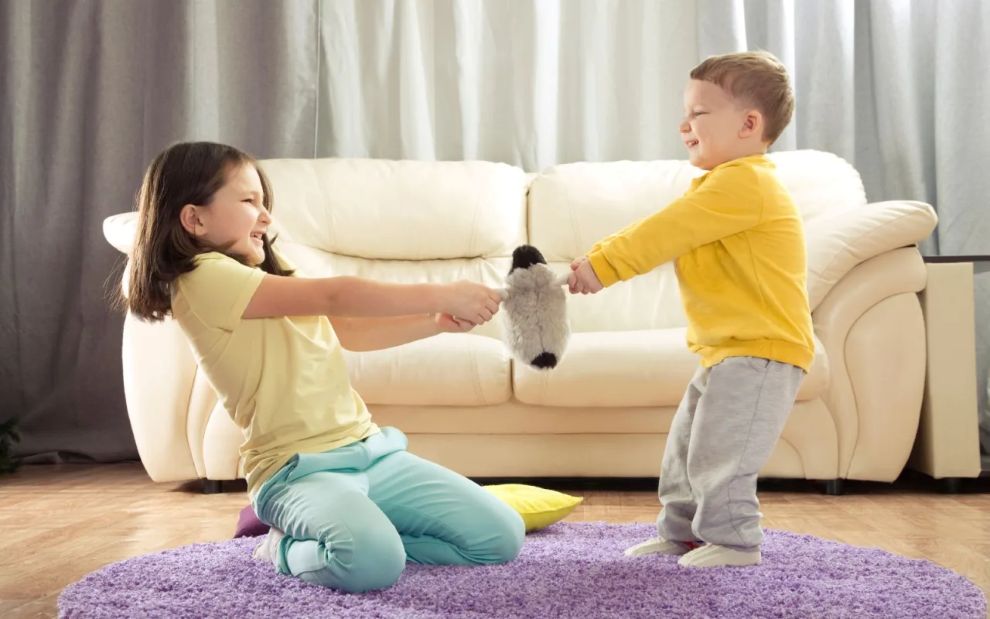 Γιατί η αδελφική αντιζηλία κρύβει στην πραγματικότητα αγάπη