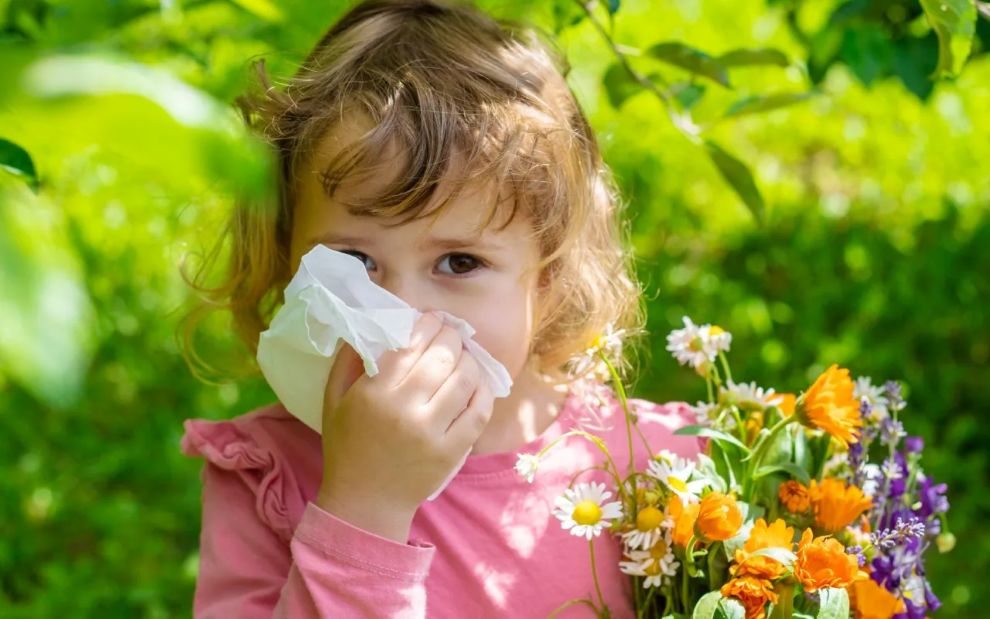 Ανοιξιάτικες αλλεργίες: Ποια είναι τα συμπτώματα και πώς να προστατέψετε τα παιδιά σας