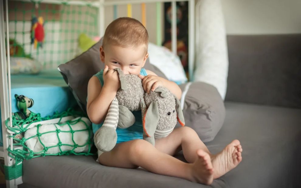 Αρκουδάκια, κουβέρτες και άλλα «loveys»: Μικρά αντικείμενα που χαρίζουν ασφάλεια και άνεση στα μωρά