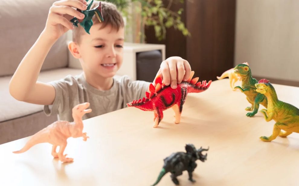 Γιατί οι δεινόσαυροι μαγεύουν τα παιδιά; Η ψυχολογία πίσω από αυτή την αγάπη