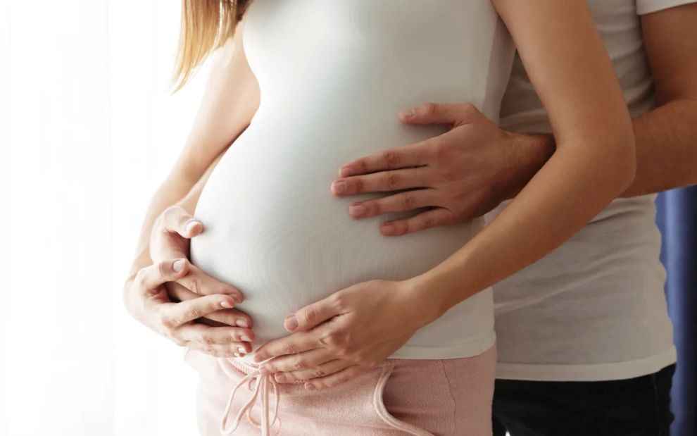 «Οι γονείς μου δεν ενθουσιάστηκαν με την εγκυμοσύνη μου… να πώς το διαχειρίστηκα»