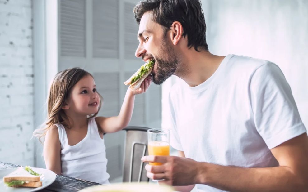 Γιατί ο μπαμπάς είναι ο μόνος άνδρας που μπορεί να επηρεάσει τη ζωή ενός κοριτσιού