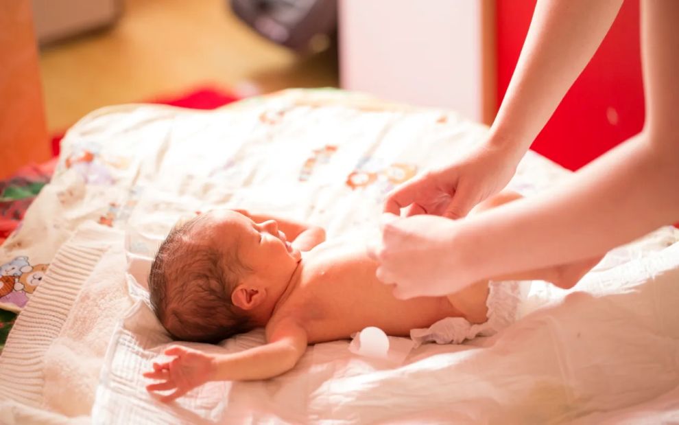 Γιατί το μωρό κλαίει, όταν του αλλάζω πάνα;