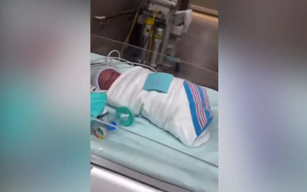 Celebrity από… το μαιευτήριο: Τι απίστευτο κάνει ένα νεογέννητο που αφήνει τους πάντες άφωνους