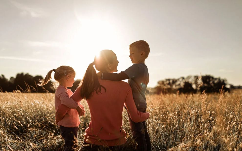 Παιδί-Σύμμαχος vs «Δύσκολο» Παιδί: Πώς τα ανεπίλυτα τραύματα της μαμάς διχάζουν την οικογένεια