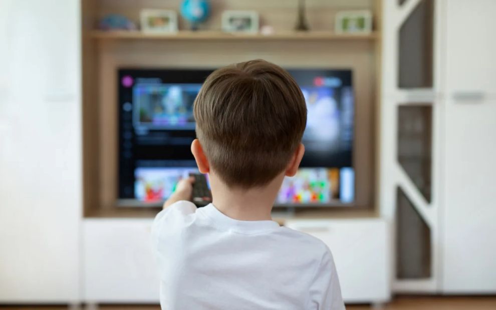 Θα πρέπει τα μικρά παιδιά να βλέπουν ειδήσεις;