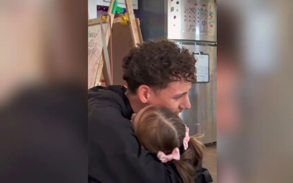 Η συγκινητική στιγμή που ένα 3χρονο κοριτσάκι ένιωσε κάθε λέξη του παραμυθιού