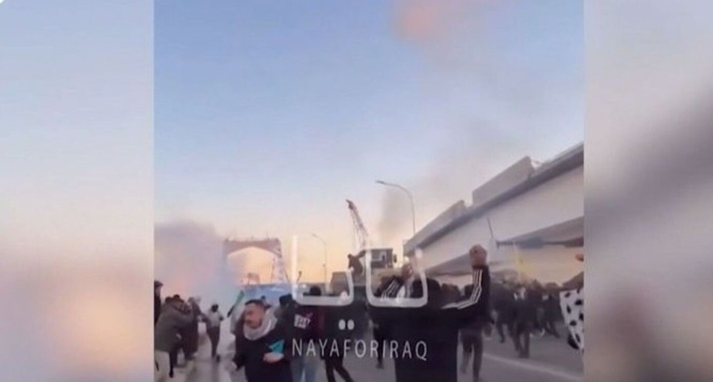 Διαδηλωτές προσπάθησαν να καταλάβουν την πρεσβεία των ΗΠΑ στη Βαγδάτη &#8211; Με μπουλντόζες επιχείρησαν να σπάσουν τα εμπόδια