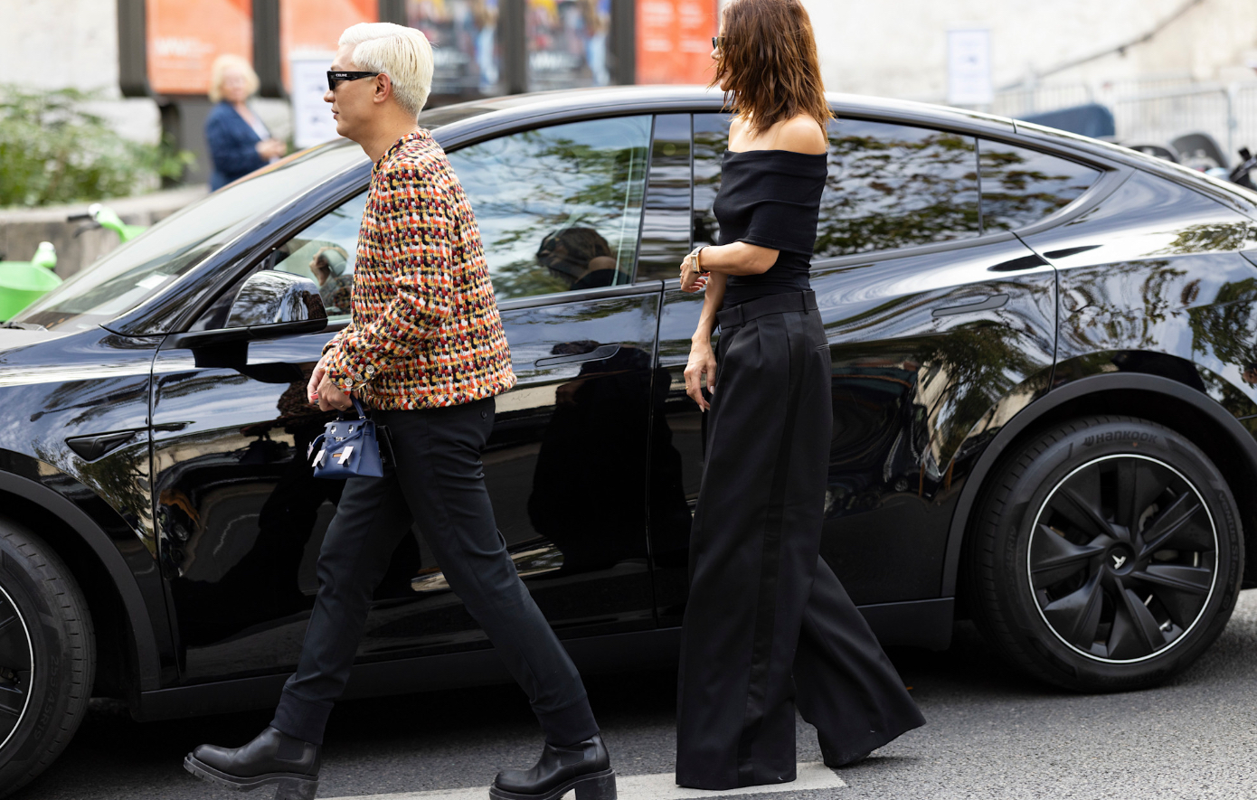 Βρήκαμε 5 οικονομικά παντελόνια που θα φορούσε σήμερα η Carolyn Bessette-Kennedy