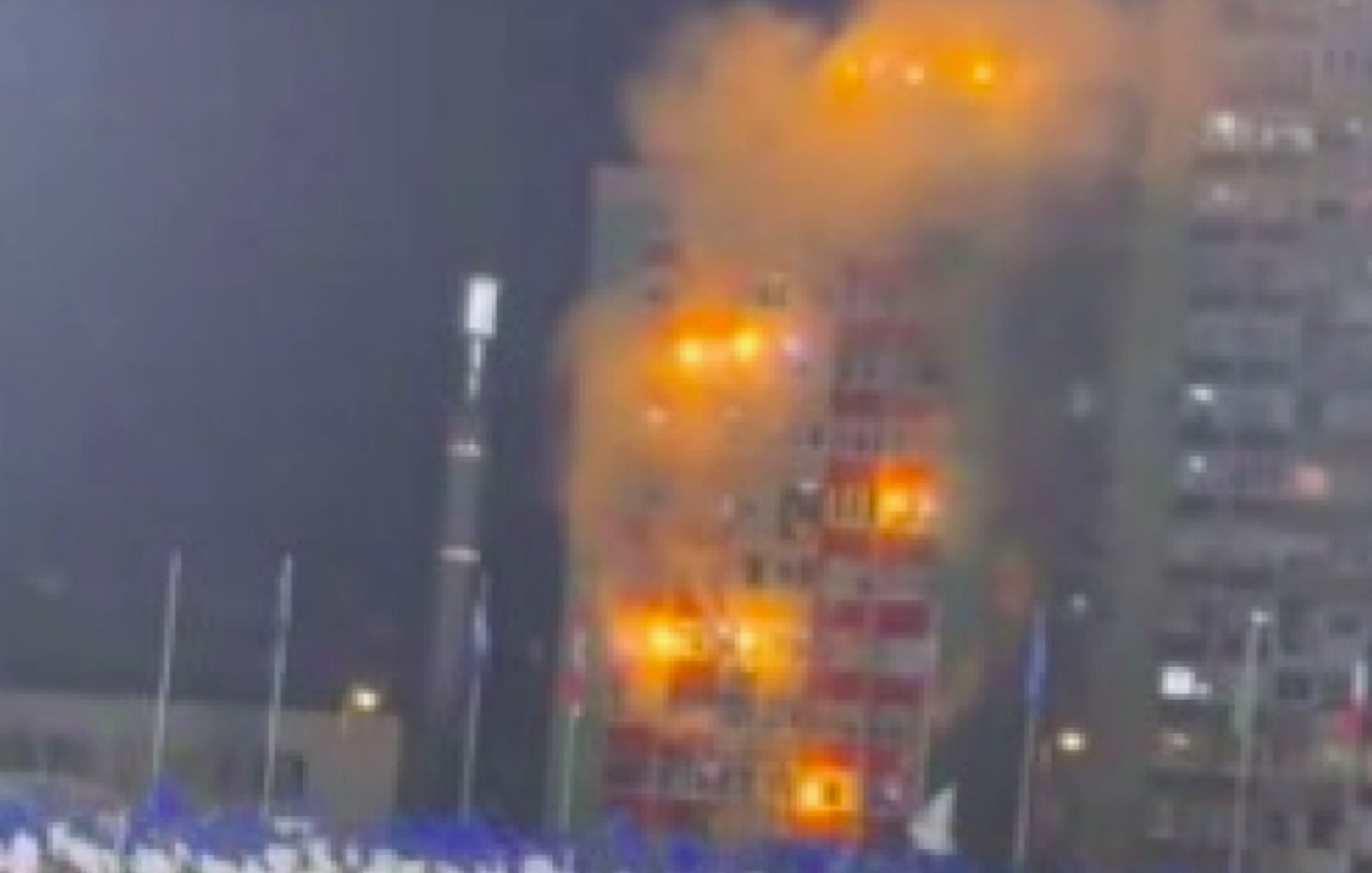 Βοσνία &#8211; Ιταλία: Απίθανο σκηνικό στις πολυκατοικίες δίπλα στο γήπεδο