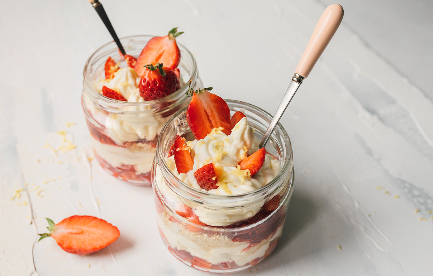Εύκολο cheesecake φράουλας σε ποτήρι