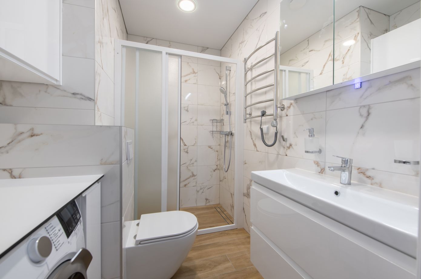 Έχετε μπάνιο χωρίς παράθυρο; Όσα πρέπει να κάνετε για να το διατηρείτε καθαρό, στεγνό, φωτεινό και χωρίς δυσάρεστες μυρωδιές