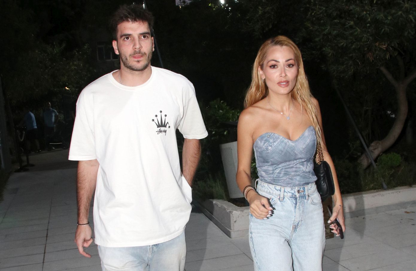 Η κουζίνα της Ελένη Βουλγαράκη στη Λισαβόνα: minimal αισθητική με κομψές μαύρες λεπτομέρειες