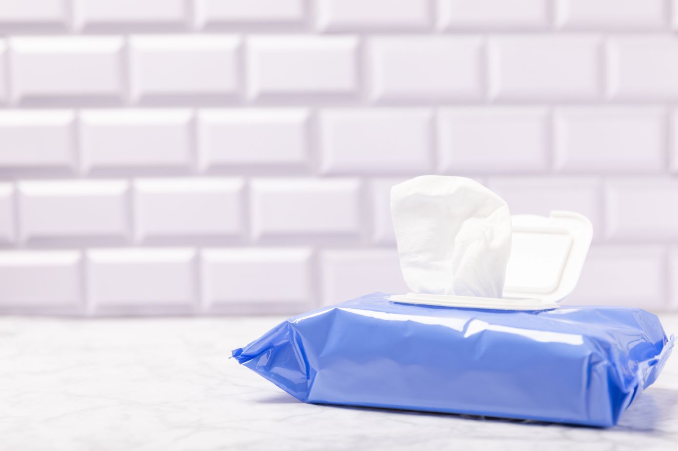 Πού πραγματικά βοηθούν τα μωρομάντηλα και πού κάνουν περισσότερο κακό