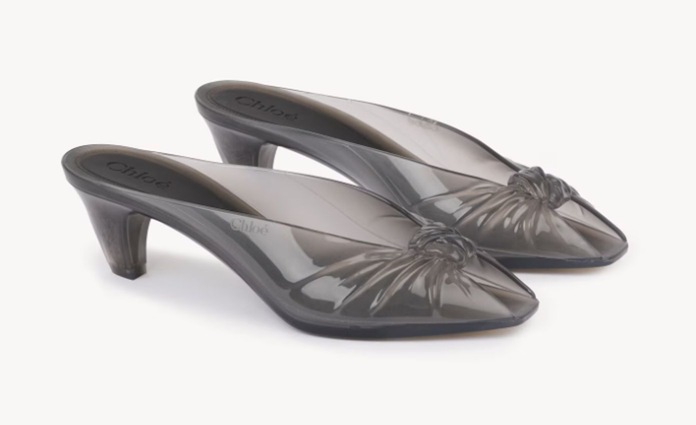 Chloé Jelly mules:Tα παπούτσια με τη μεγαλύτερη ζήτηση αυτή τη σεζόν κοστίζουν 670 δολάρια-Θα σπάσουμε τον κουμπαρά μας