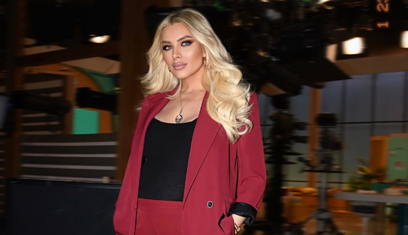 Glazed donut nails: Το μανικιούρ της ΚatKen ακολουθεί την πιο κομψή και δημοφιλή τάση