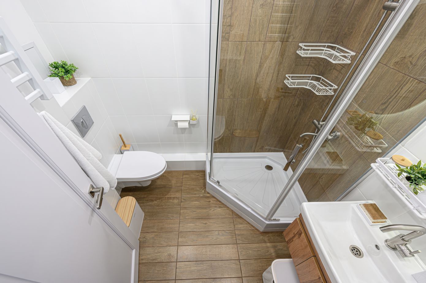 7 συμβουλές διακόσμησης για να δείχνει πιο μεγάλο το μικρό μπάνιο σας