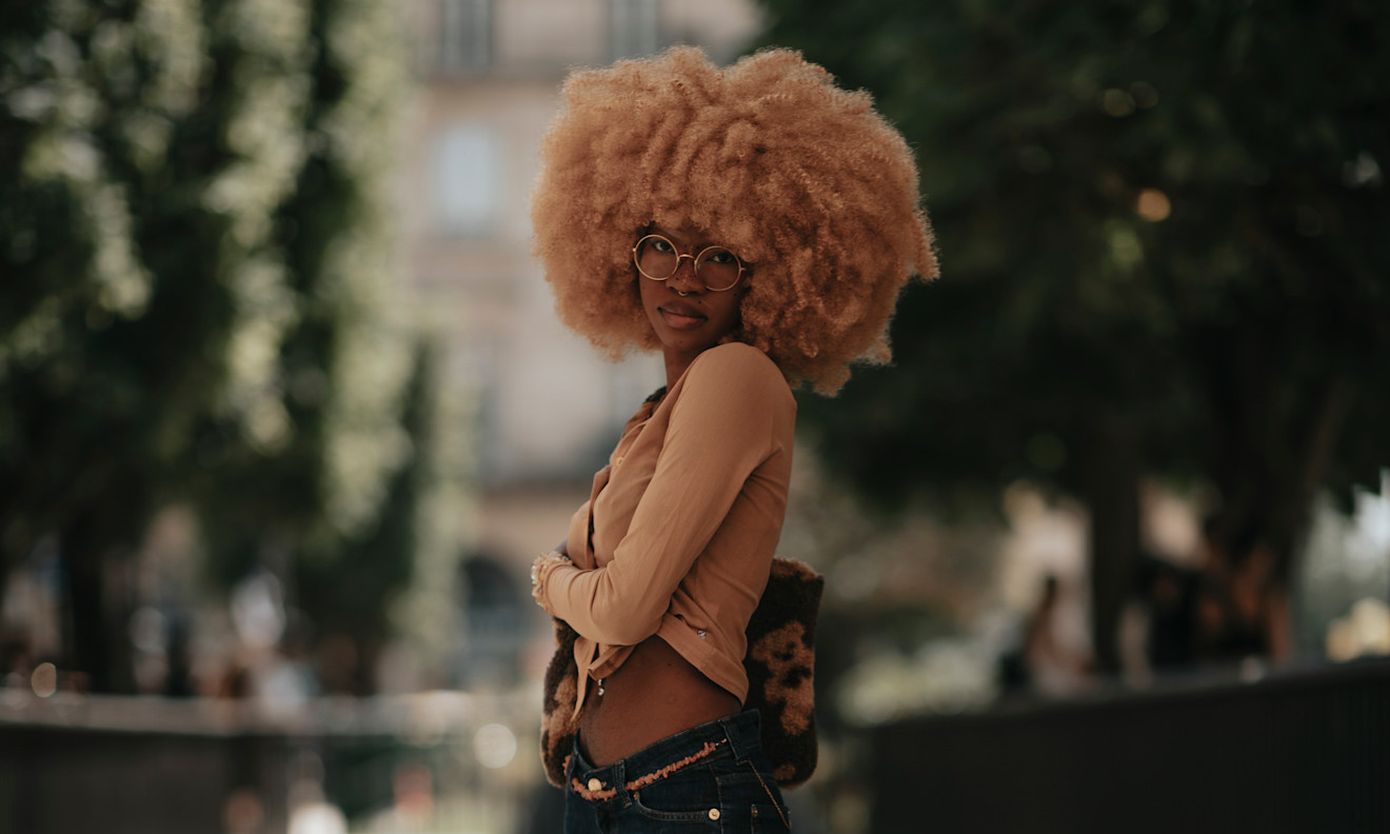 Scrub για το τριχωτό της κεφαλής; Ναι γιατί είναι το βήμα που κάνει τη διαφορά στα μαλλιά