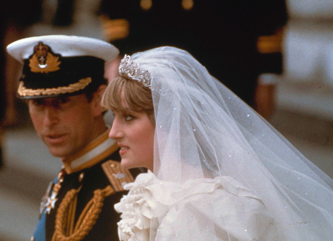 Ποια είναι η μοναδική γυναίκα που φόρεσε τη γαμήλια τιάρα της πριγκίπισσας Diana μετά την ίδια;