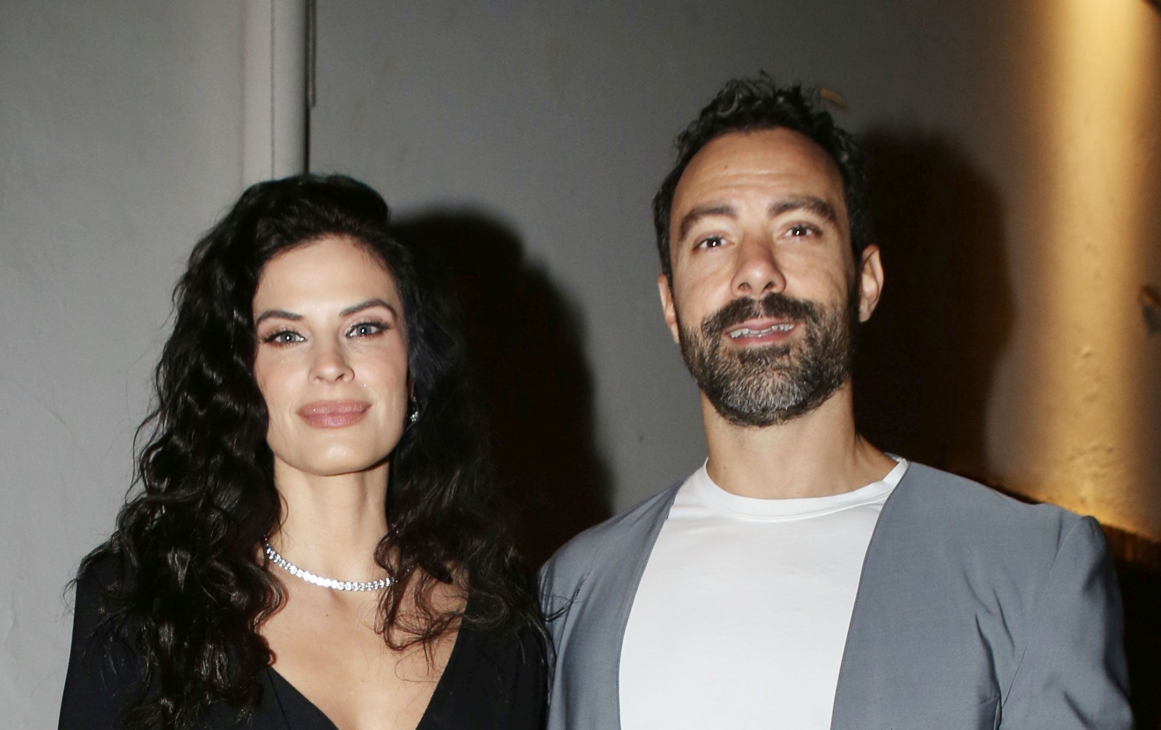 Το σαλόνι του Σάκη Τανιμανίδη και της Χριστίνας Μπόμπα δεν θα είναι ποτέ ακατάστατο και αυτό οφείλεται σε ένα έπιπλο