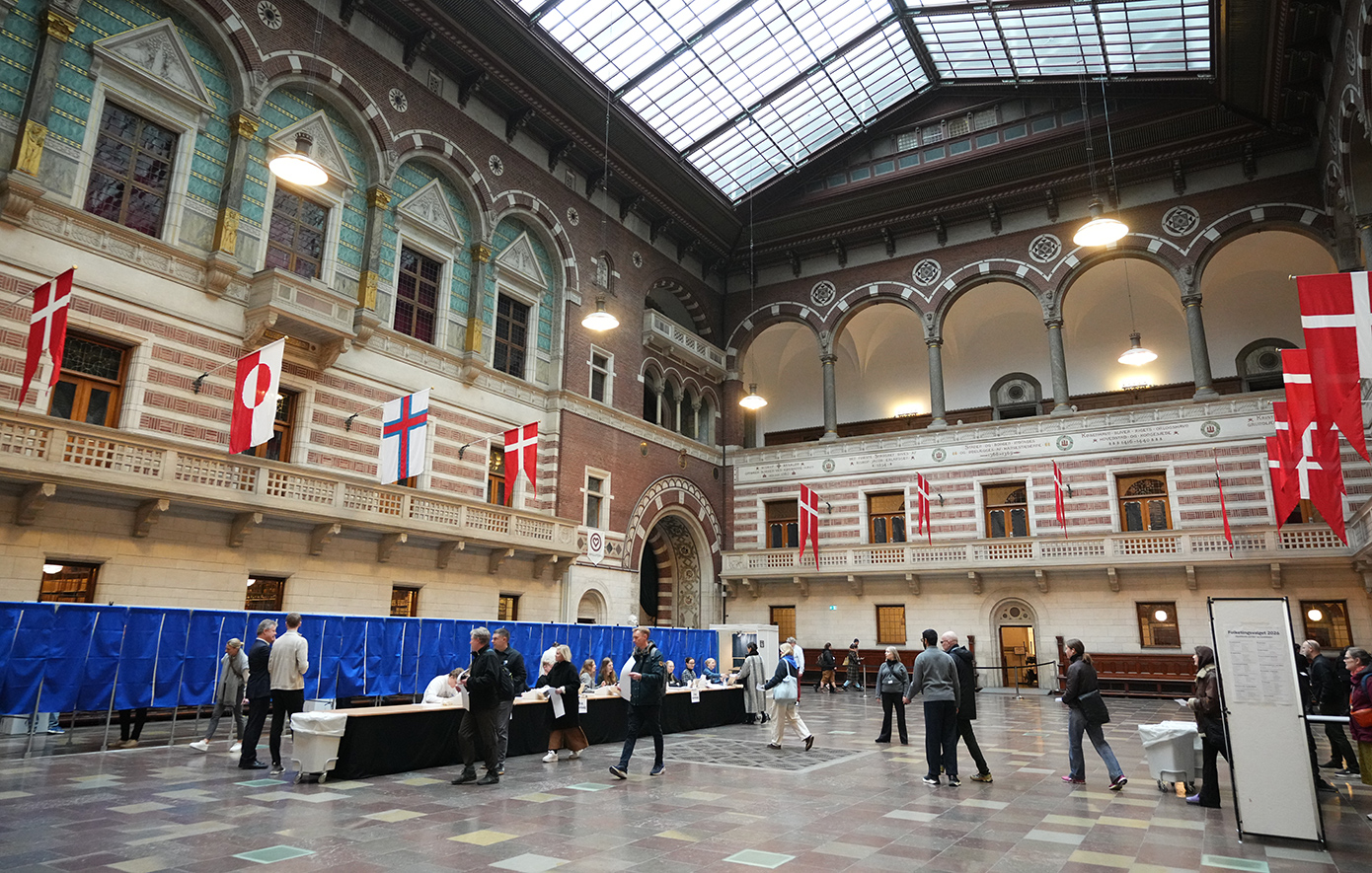 Άνοιξαν οι κάλπες για τις βουλευτικές εκλογές στη Δανία: Κοντά σε μία ακόμη θητεία η Φρέντερικσεν