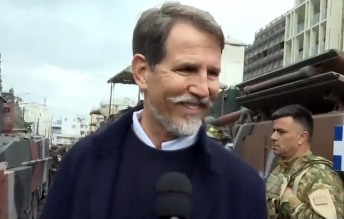 Παύλος Ντε Γκρες: Στη στρατιωτική παρέλαση στο Σύνταγμα &#8211; «Ήθελα χρόνια να τη δω από κοντά»