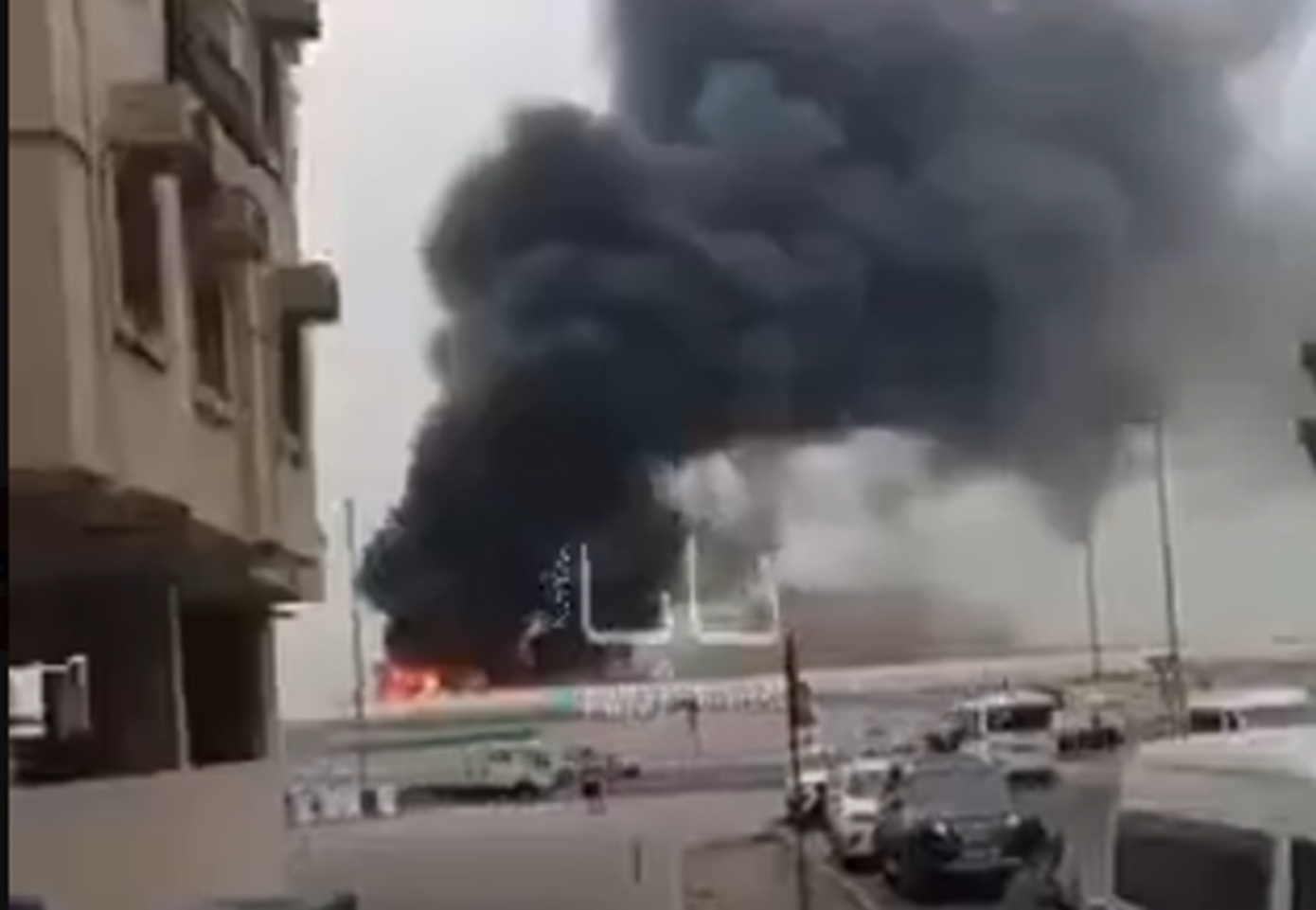 Πυκνοί καπνοί και εκρήξεις στο κέντρο του Ντουμπάι