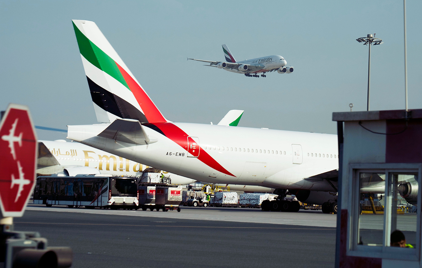 Ξαναρχίζουν δειλά οι εμπορικές πτήσεις από τα Ηνωμένα Αραβικά Εμιράτα