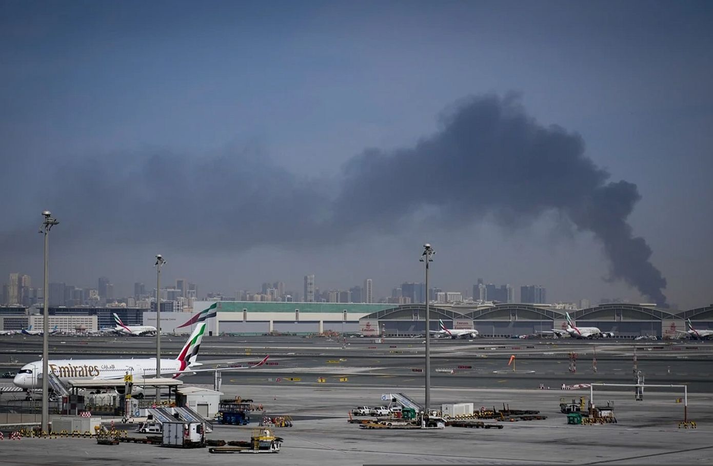 Μαρτυρία Ρεθυμνιώτη από το Ντουμπάι: «Βρισκόμαστε εγκλωβισμένοι στα ΗΑΕ, έχει κλείσει ο εναέριος χώρος και όλα τα αεροδρόμια»